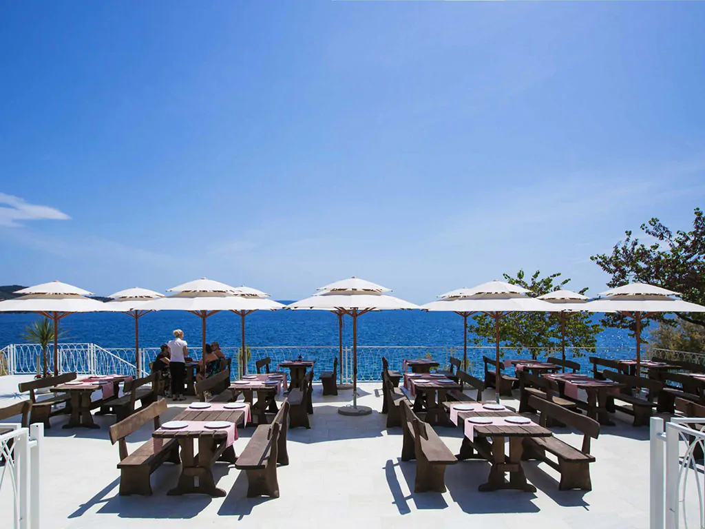 amadria-park-camping-trogir-restaurant-terace-view