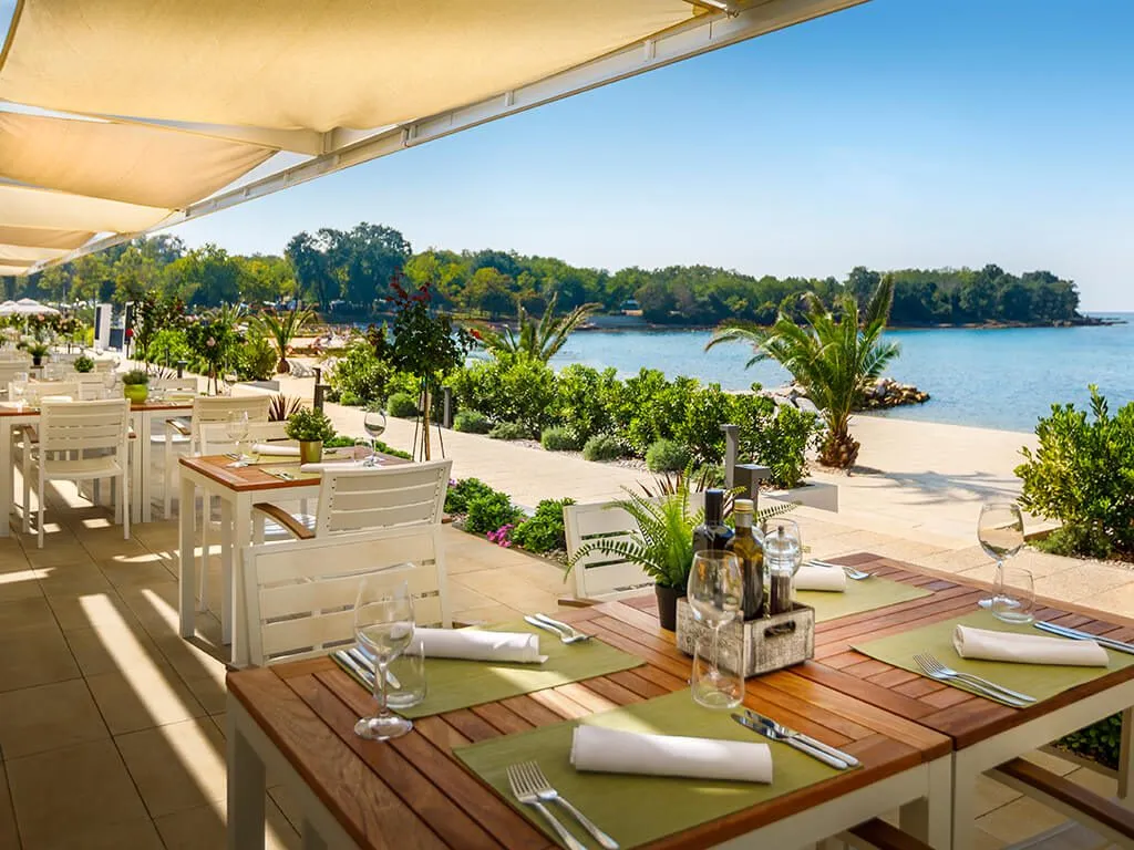 aminess-maravea-camping-resort-aminess-park-mareda-restaurants-and-bars-near-the-sea