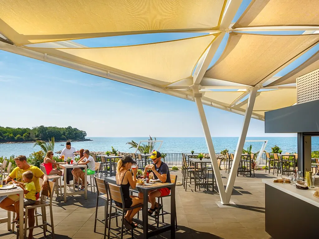 aminess-maravea-camping-resort-aminess-park-mareda-restaurants-and-bars-near-the-sea-ii