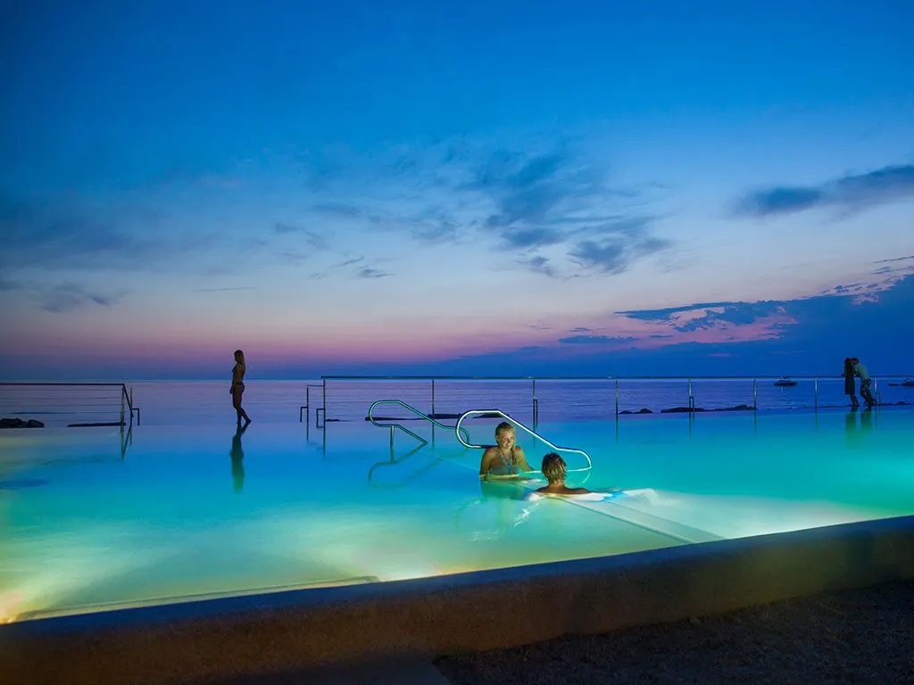 aminess-mareda-campsite-infinity-pool