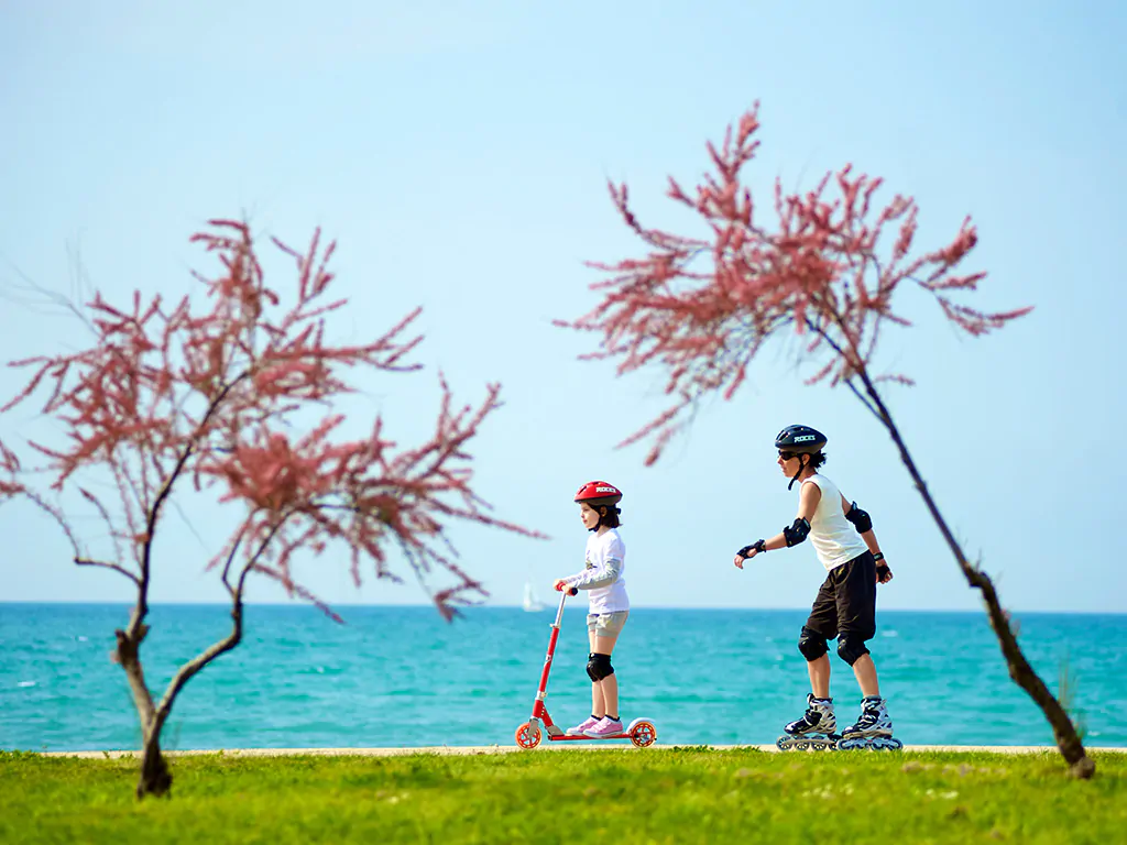 aminess-sirena-activities-rollerblades