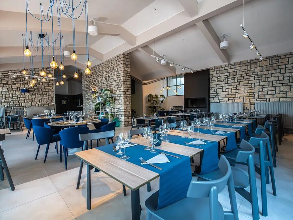 arena-one-99-glamping-restaurant-interior