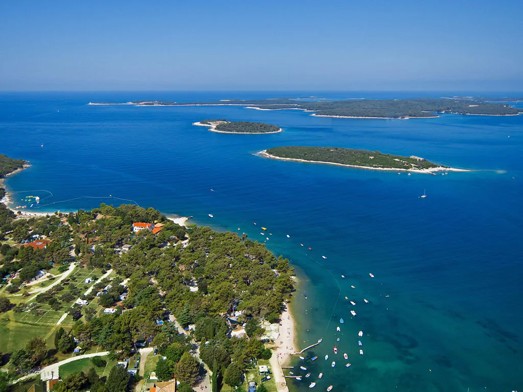 brioni-sunny-camping-air-view
