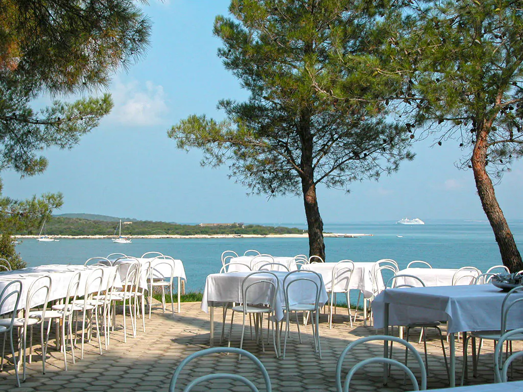 brioni-sunny-camping-restaurant-terace