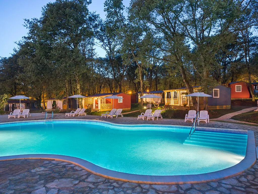 camping-aminess-park-mareda-mediterranean-mobile-homes-near-the-pool