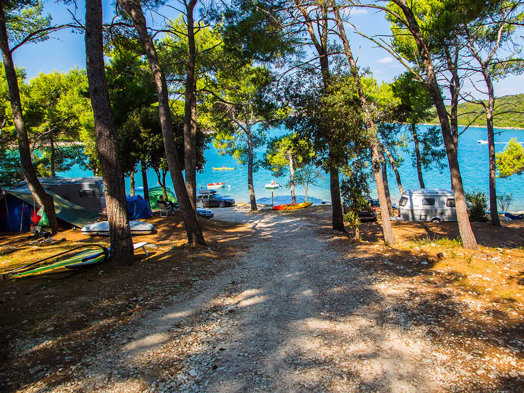 camping-arena-indije-pitches