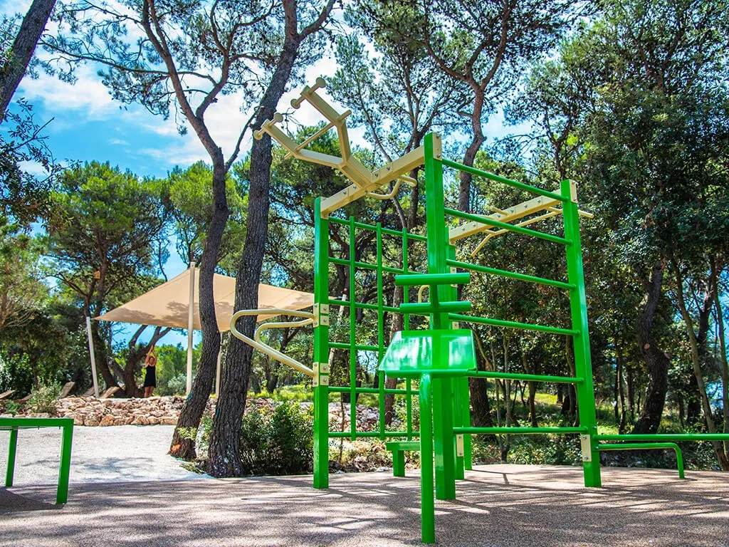 camping-arena-one-99-glamping-childrens-playground
