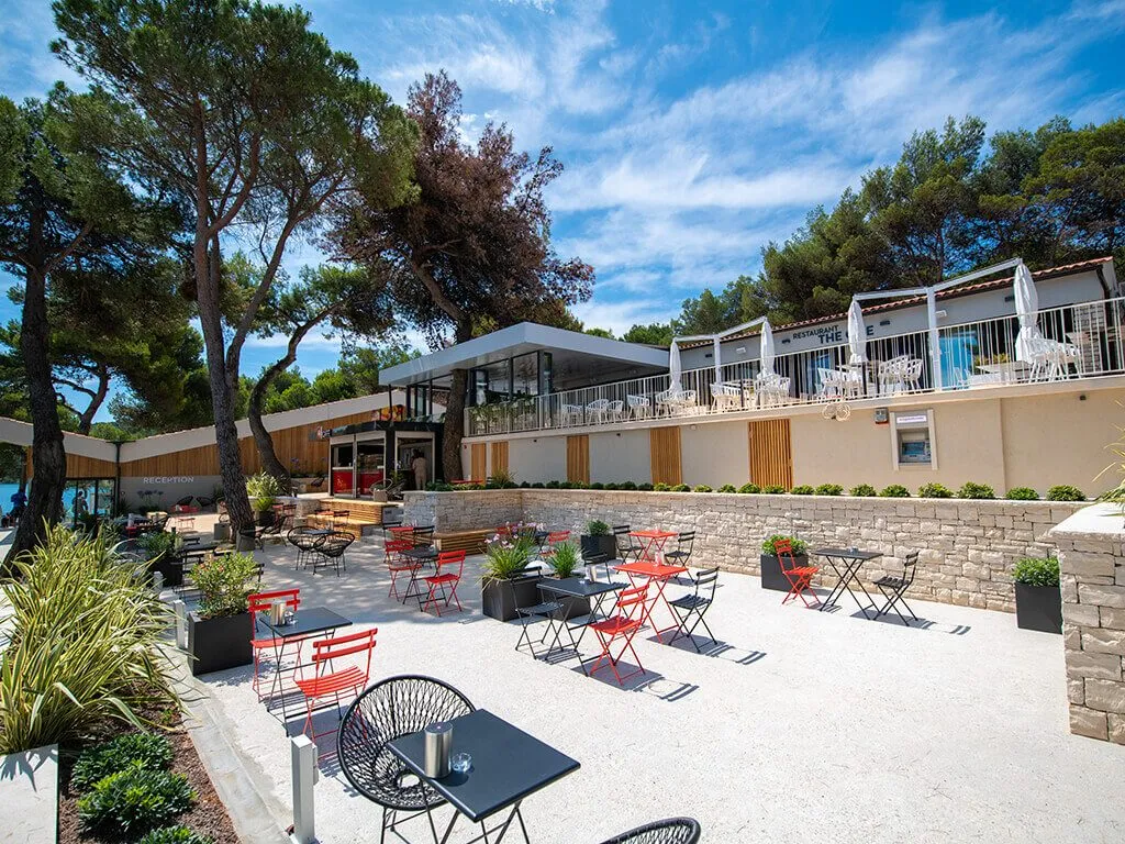 camping-arena-one-99-glamping-restaurant