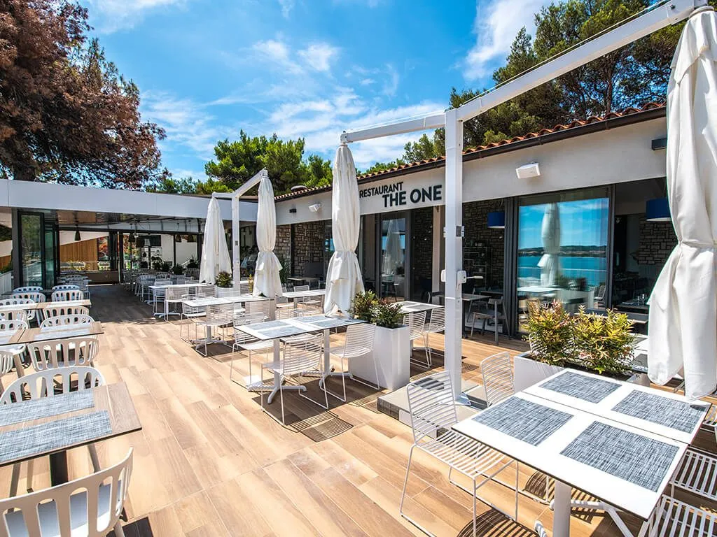 camping-arena-one-99-glamping-restaurant-ii
