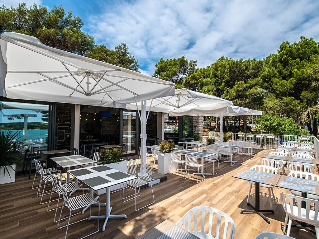 camping-arena-one-99-glamping-restaurant-iv
