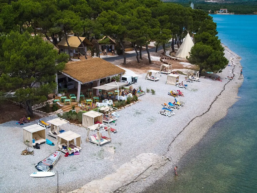 camping-arena-one-99-glamping-restaurant-v