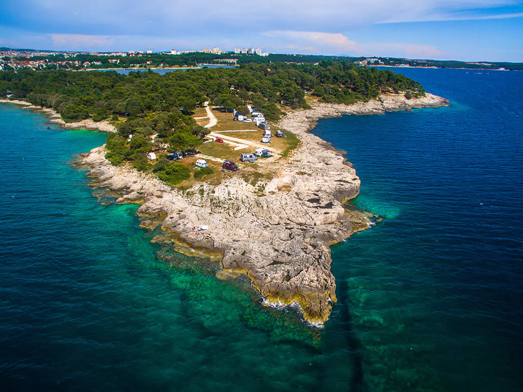 camping-arena-stoja-sea-rock-air-view