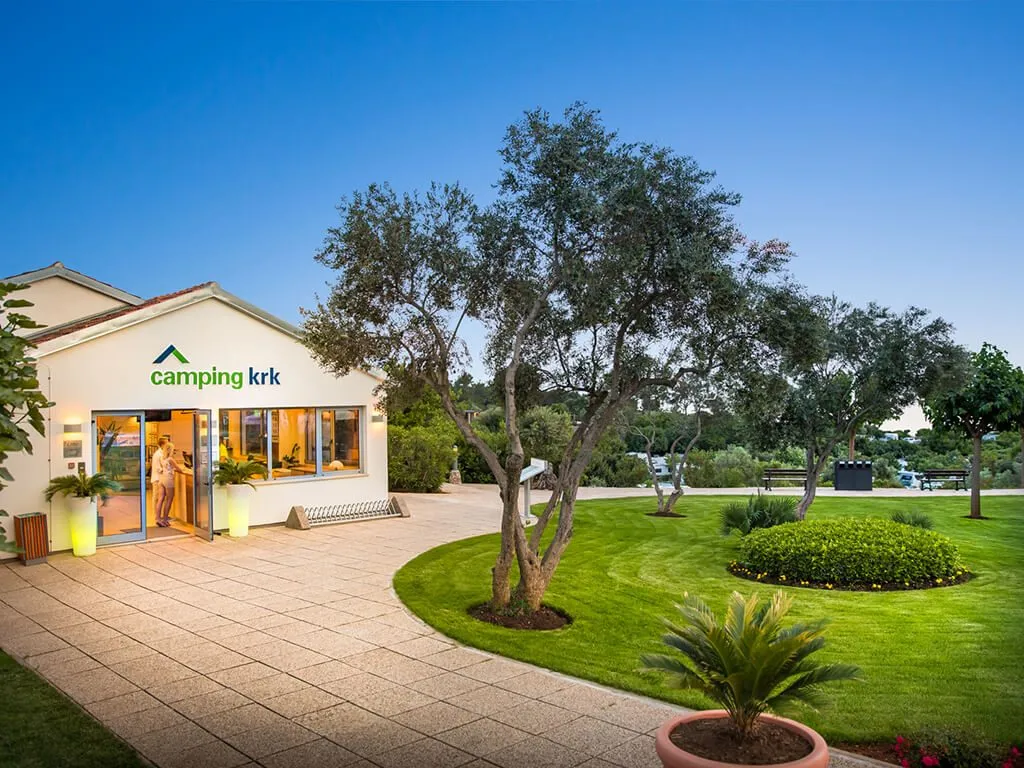 camping-krk-reception-outside