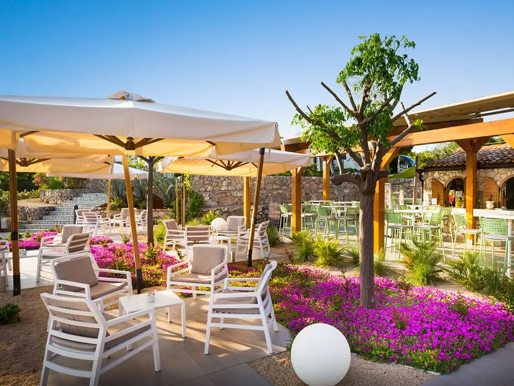 camping-krk-restaurant-romantic-cocktalis-bar-with-gardens