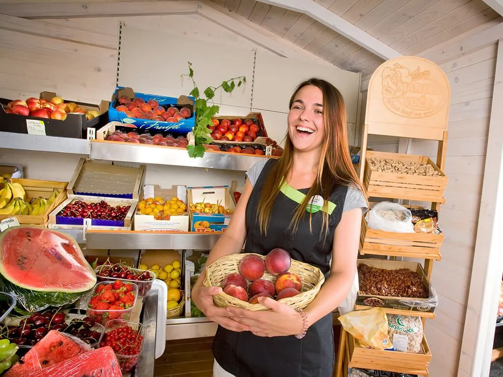 camping-marina-fresh-market