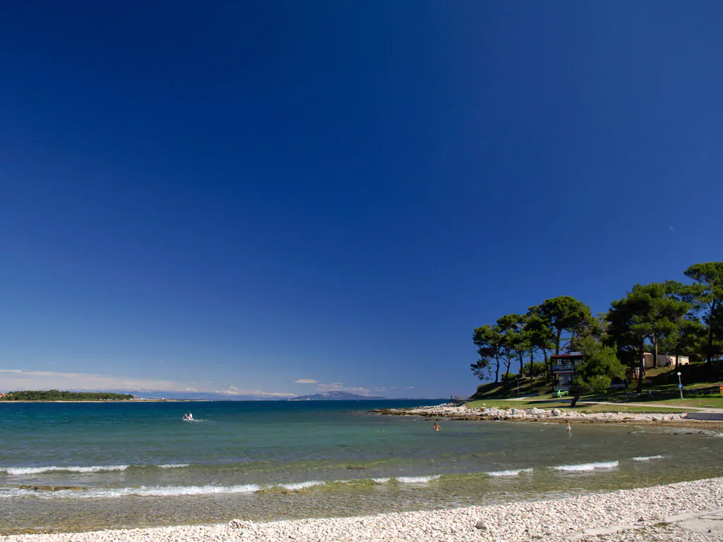 camping-medulin-pebbled-beach