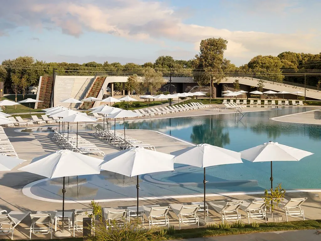 camping-mon-perin-new-pool-complex-at-paleo-park