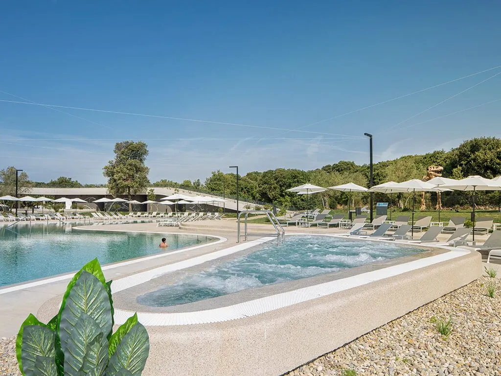 camping-mon-perin-new-pool-complex-at-paleo-park-xiv