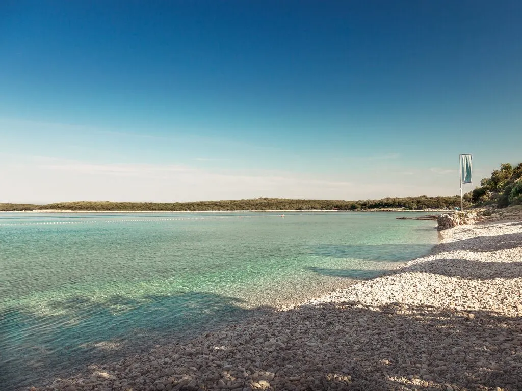 camping-mon-perin-beach
