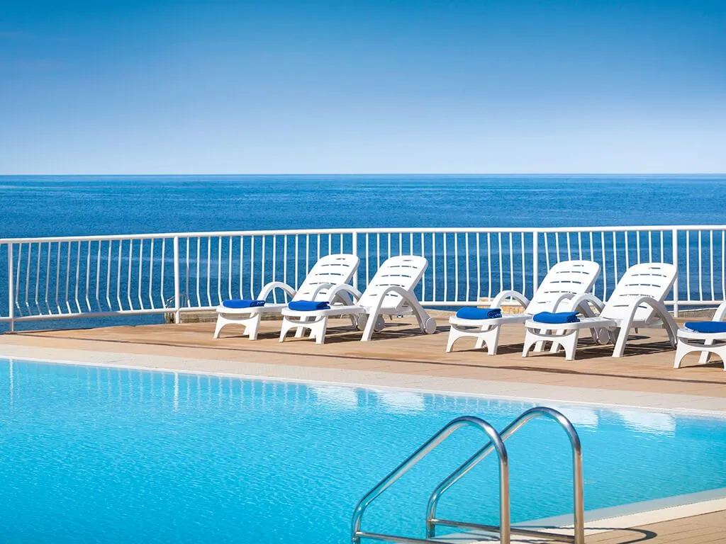 camping-naturist-solaris-pool
