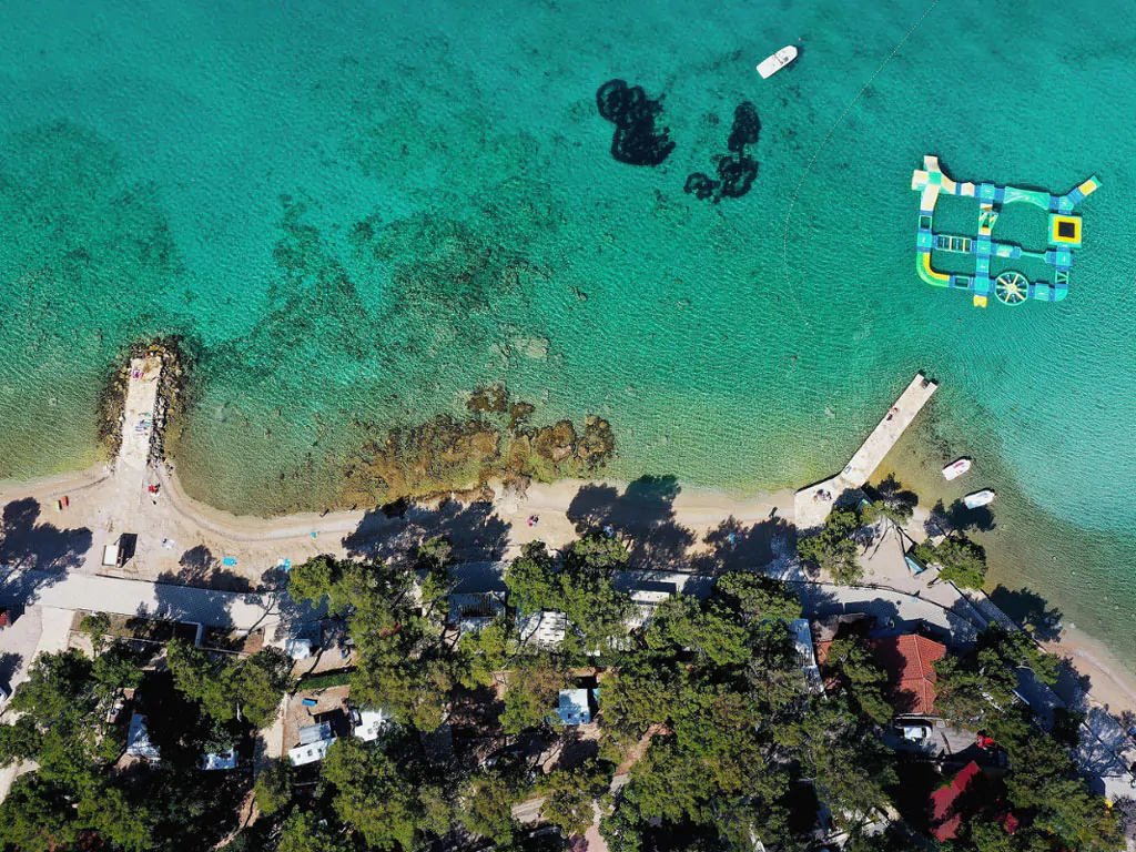 camping-park-soline-air-view-beach-i