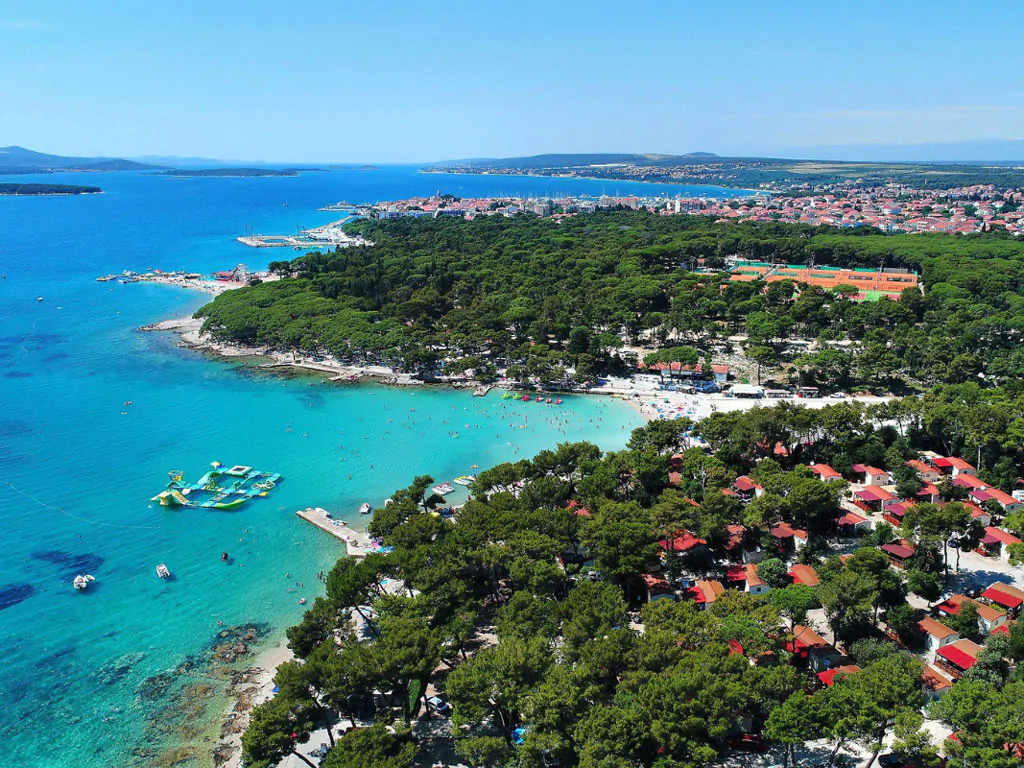 camping-park-soline-air-view-beach
