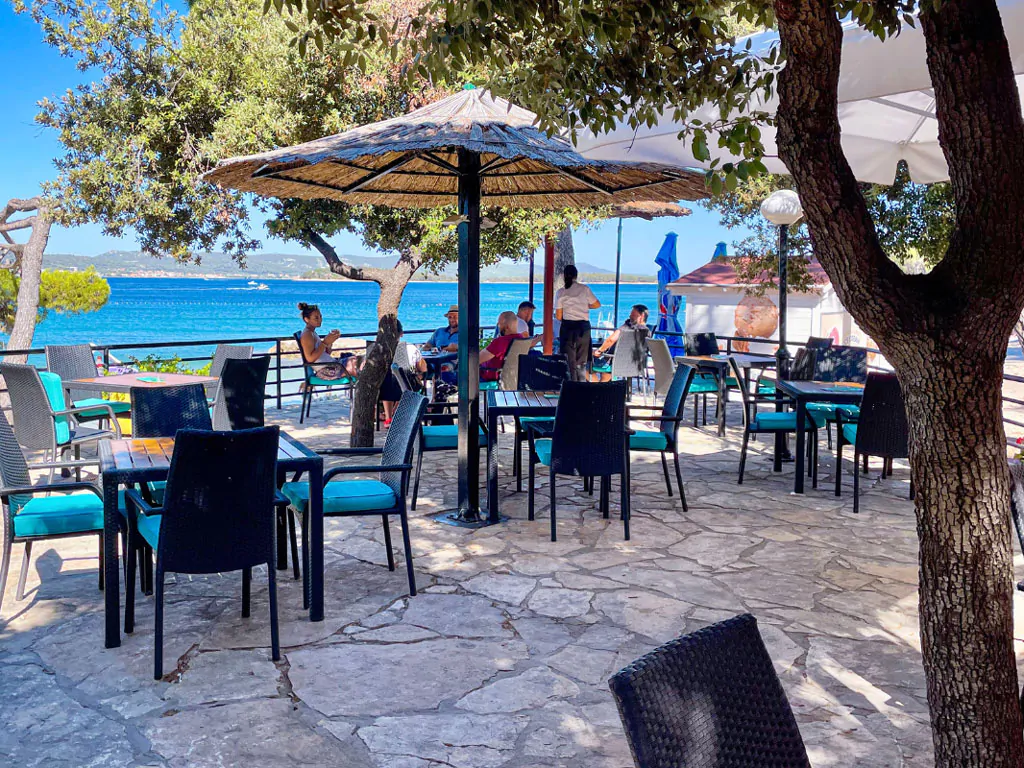 camping-park-soline-restaurant