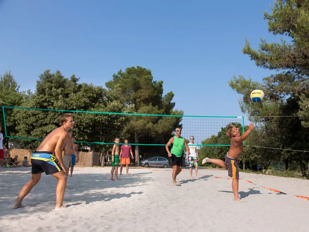camping-park-soline-beach-volley