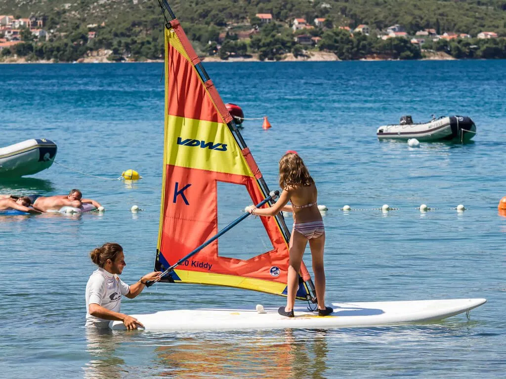 camping-park-soline-windsurfing-school