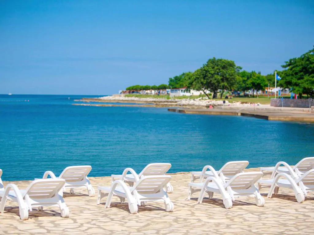 camping-park-umag-beach-sunbeds