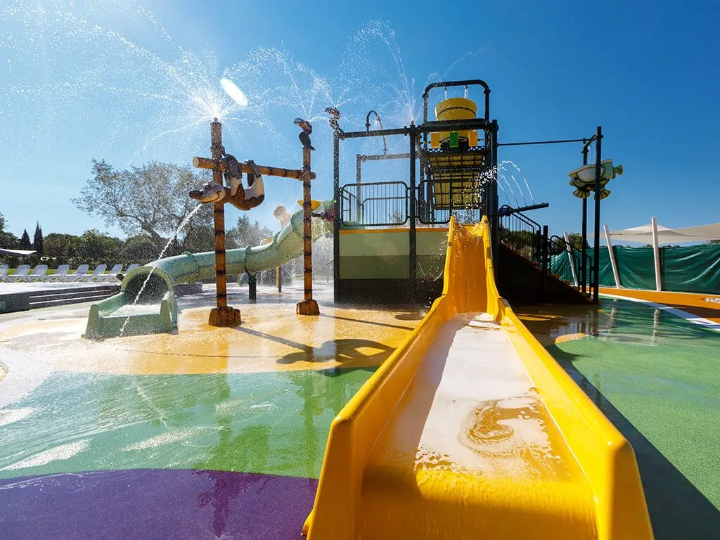 camping-polari-spray-park-tobogan-i