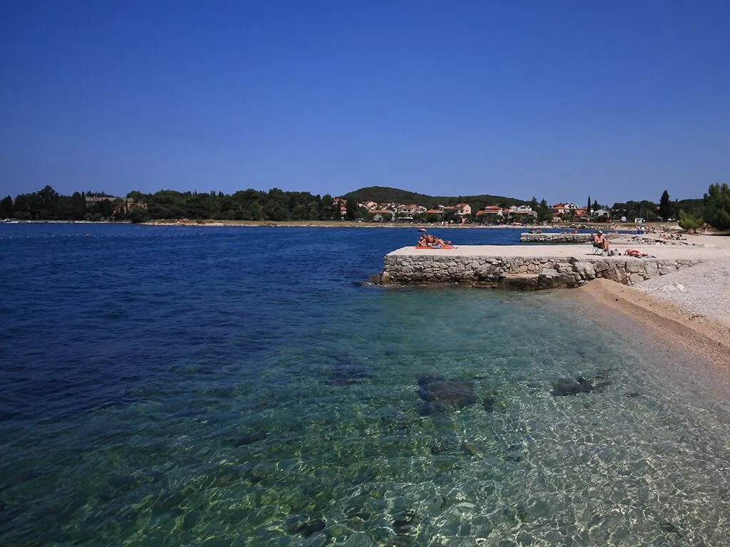 camping-porton-biondi-beaches-and-clear-sea