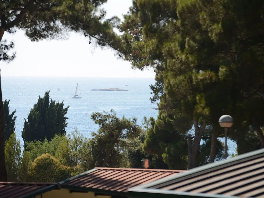 camping-porton-biondi-sea-and-island-view