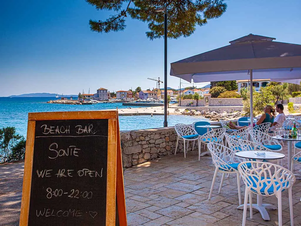 camping-rapoca-beach-bar