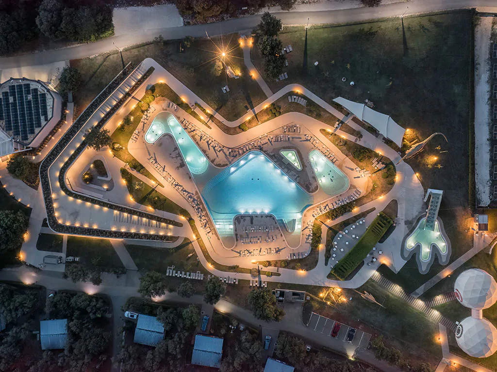 camping-resort-mon-perin-exterier-pool-from-above