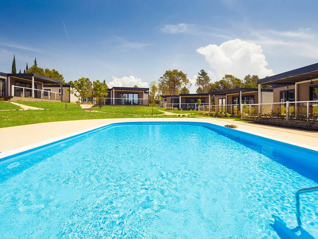 camping-santa-marina-mobile-homes-near-the-pool
