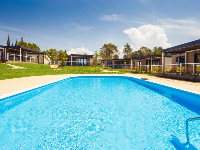 camping-santa-marina-mobile-homes-near-the-pool