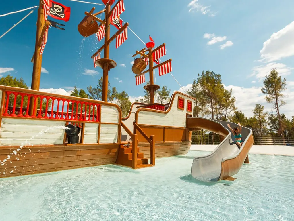 camping-santa-marina-pool-pirate-boat-slide