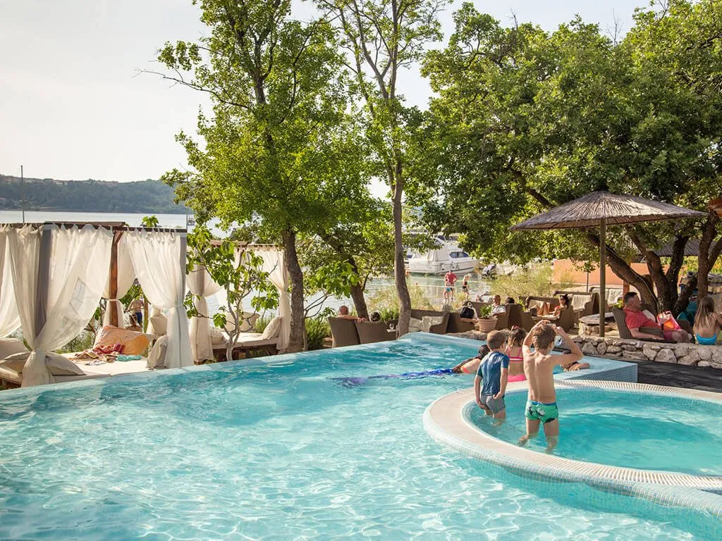 camping-slamni-pool-2