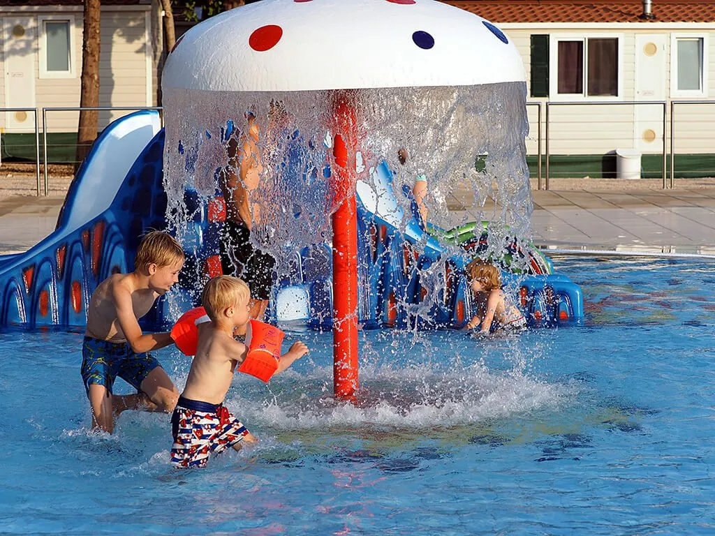 camping-strasko-children-pool