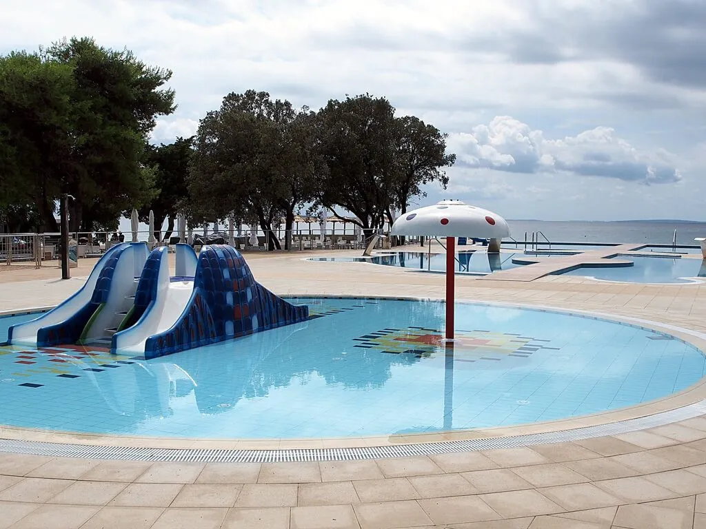 camping-strasko-children-swimming-pool