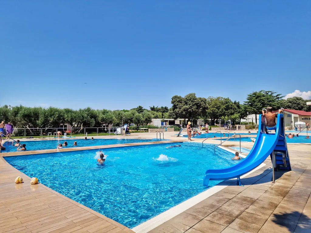 camping-strasko-pool-i