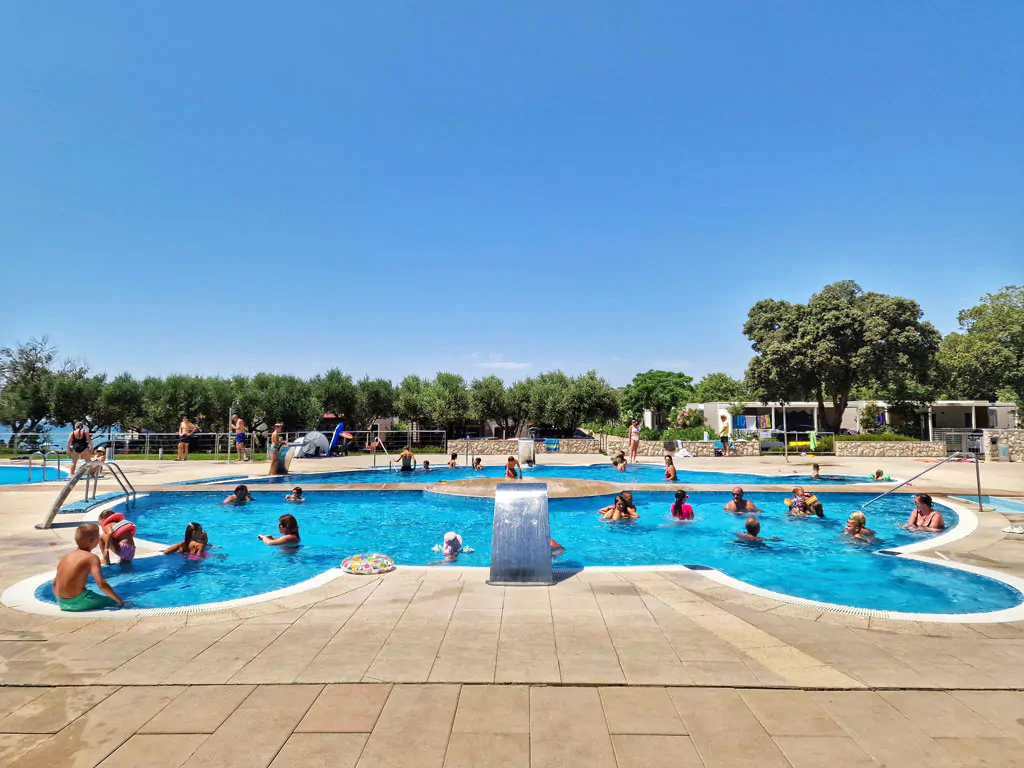 camping-strasko-pool