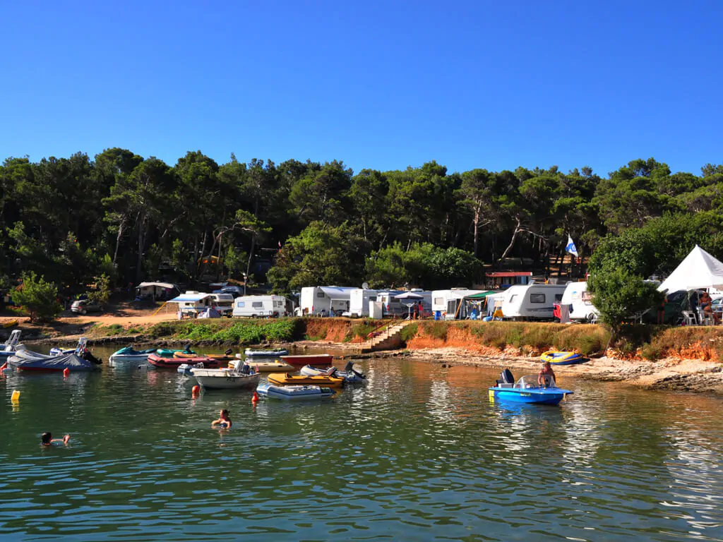 camping-tasalera-port-and-pitches