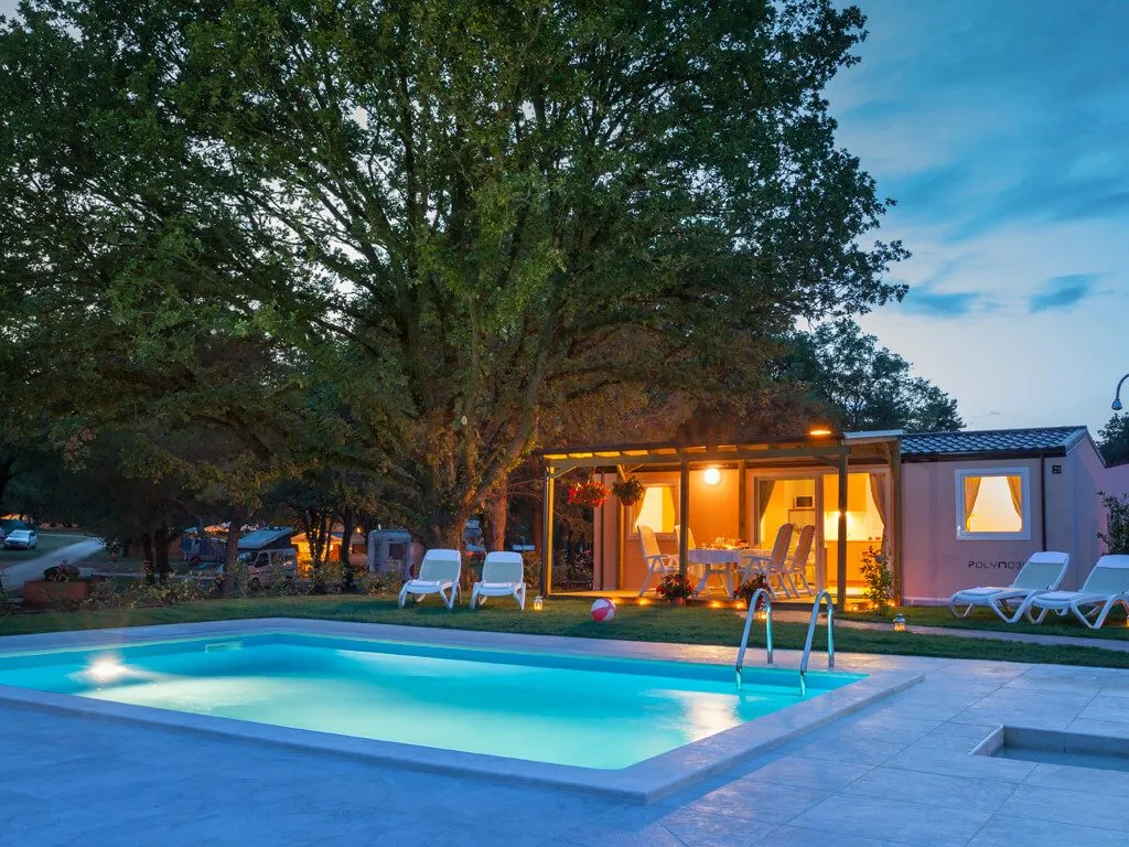 camping-valkanela-premium-mobile-homes-swimming-pool