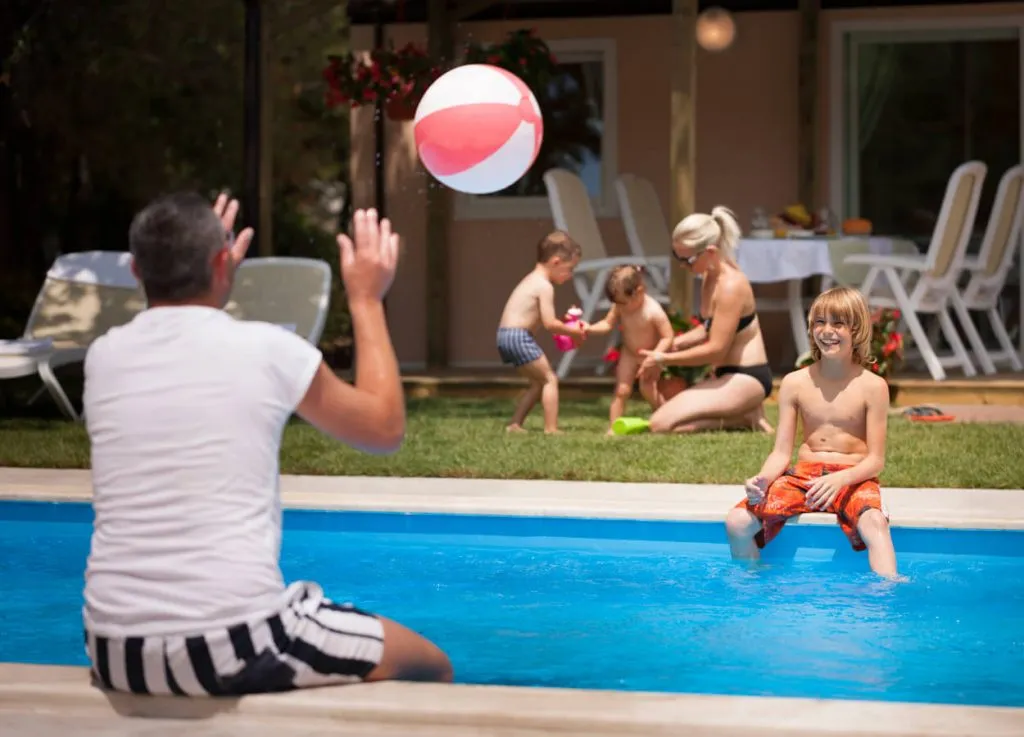 camping-valkanela-standard-mobile-homes-communal-swimmingpool