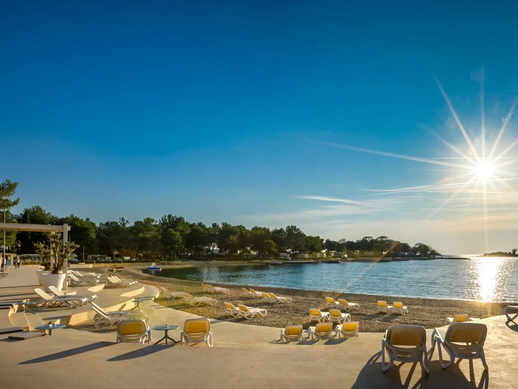 camping-valkanela-new-pebble-beach