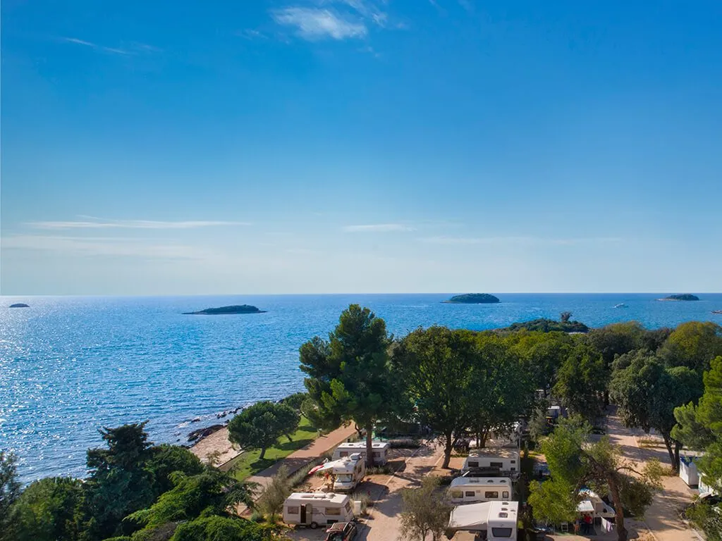 camping-valkanela-pitches-near-the-sea