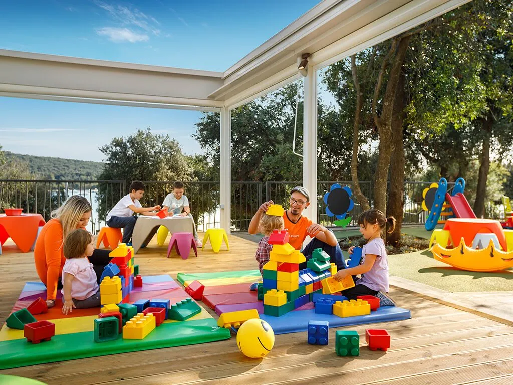 camping-vestar-playground-for-children