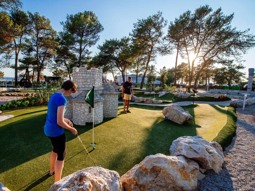camping-zaton-holiday-resort-mini-golf-court-ii